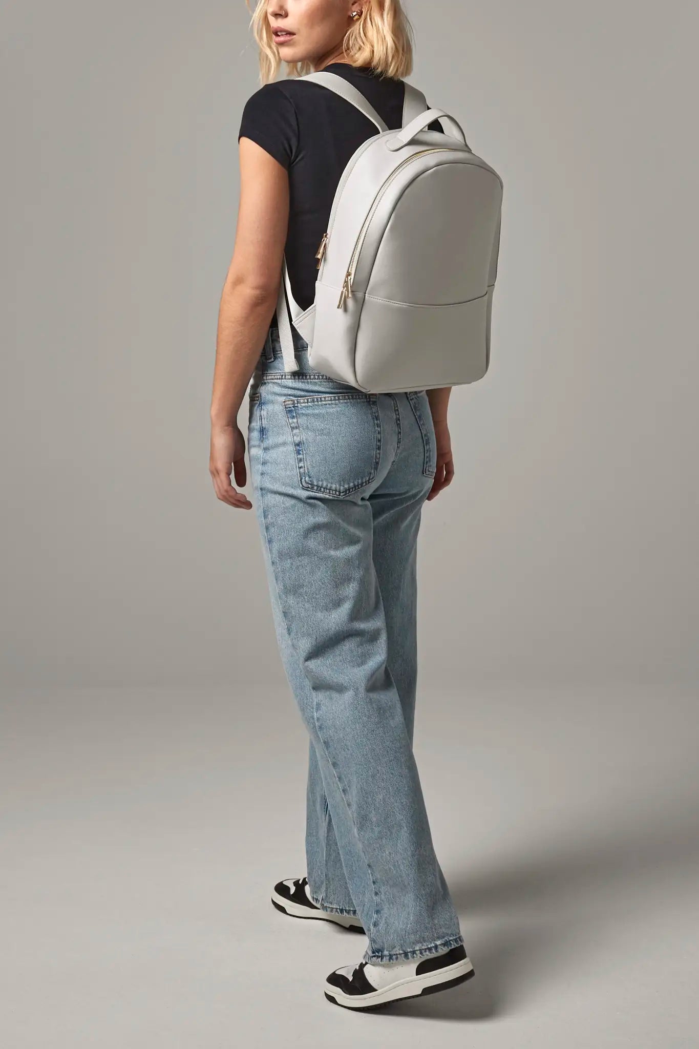 9b0215cc10f44bb69871a9a103570018